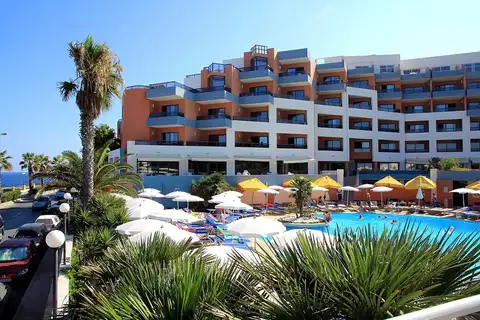 Building and swimming pool of the Dolmen Hotel Resort in Buġibba