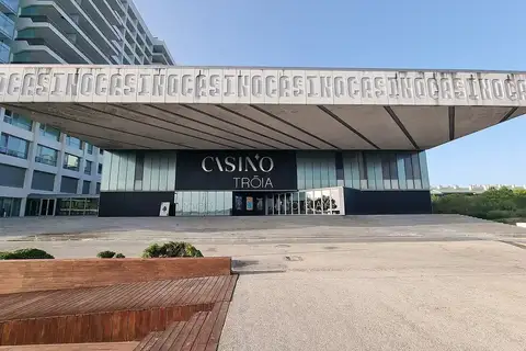 Casino Tróia on the Tróia peninsula