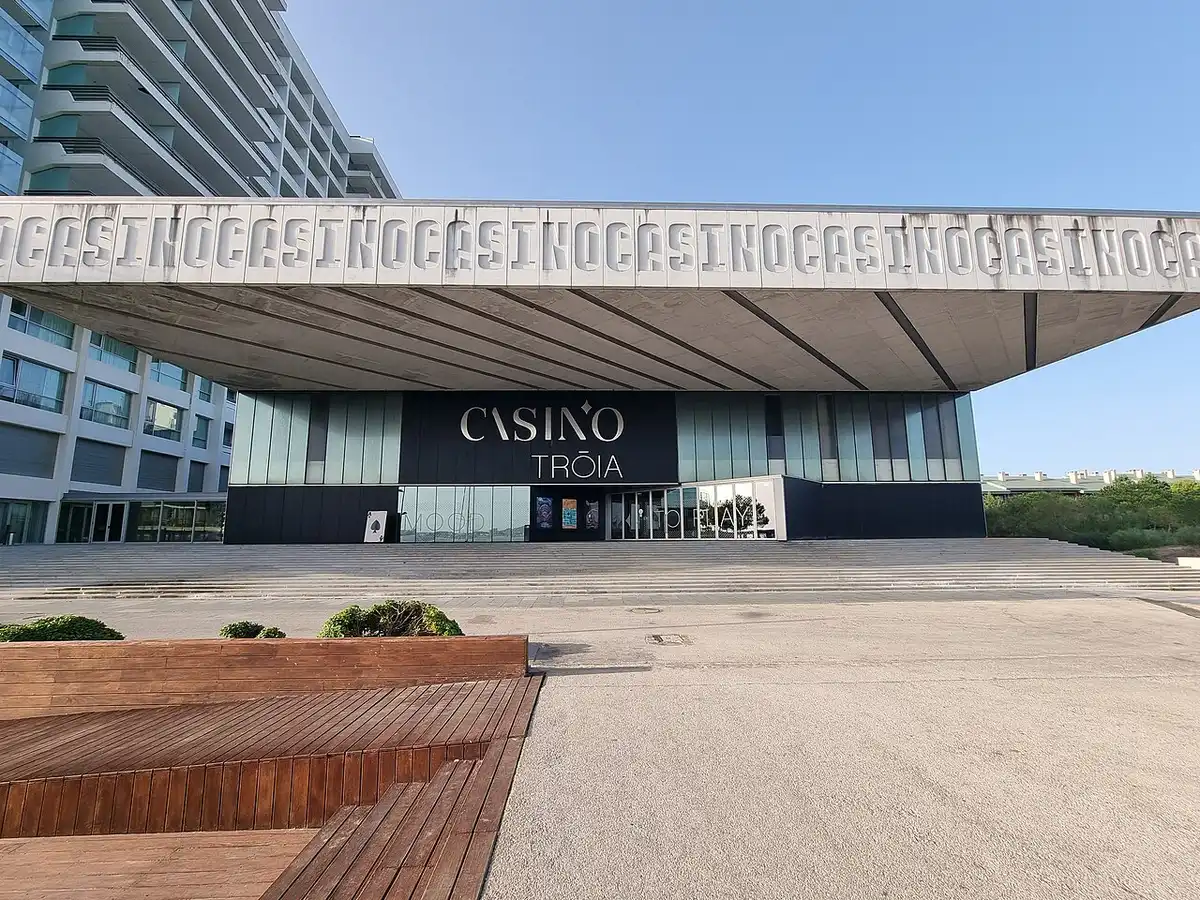 Casino Tróia on the Tróia peninsula